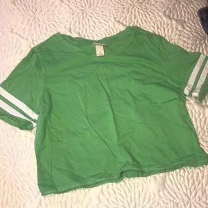Green sporty crop top